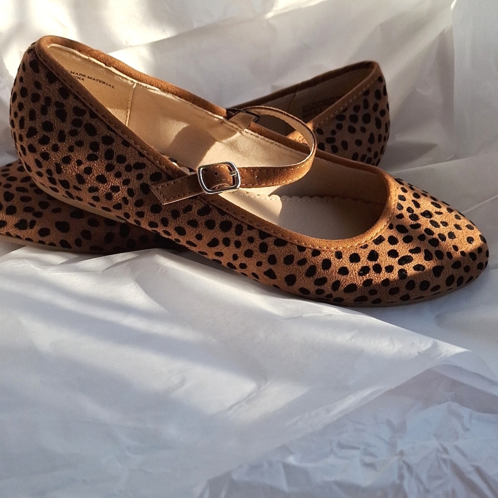 Isaac Mizrahi Flats - Picture 4 of 12
